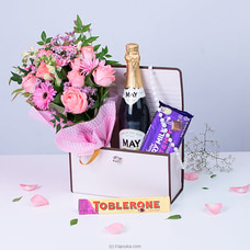 Sweetheart Delights - For Her Buy Flower Delivery Online for specialGifts