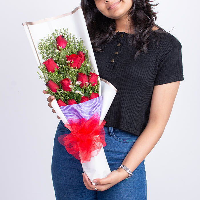 Winking Passion - 12 Red Rose Bouquet Online at Kapruka | Product# flowers00T1064