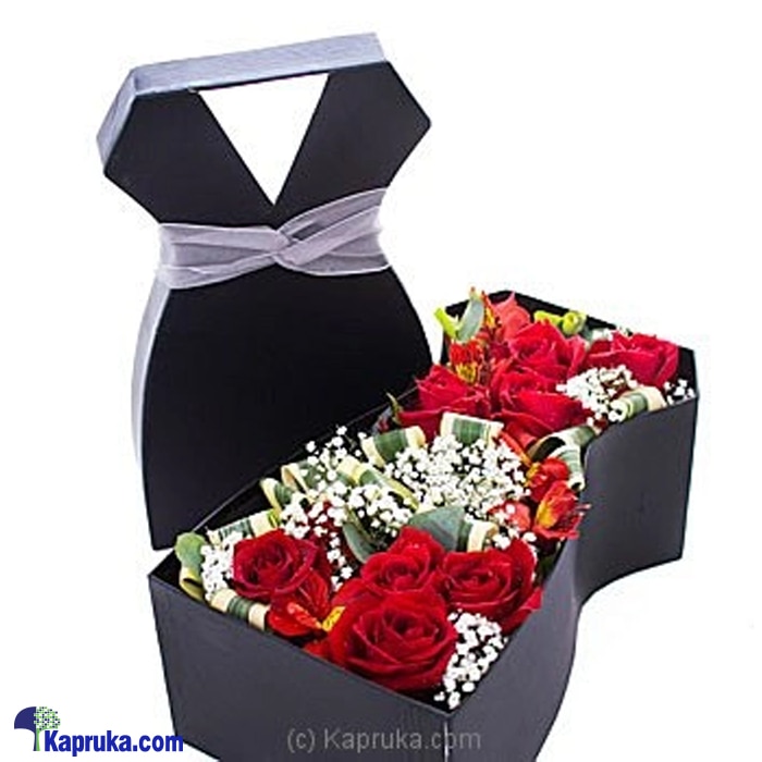 Dressed In Red Roses- Mix Of Sandriyana Gold And Red Roses Online at Kapruka | Product# flowers00T1184