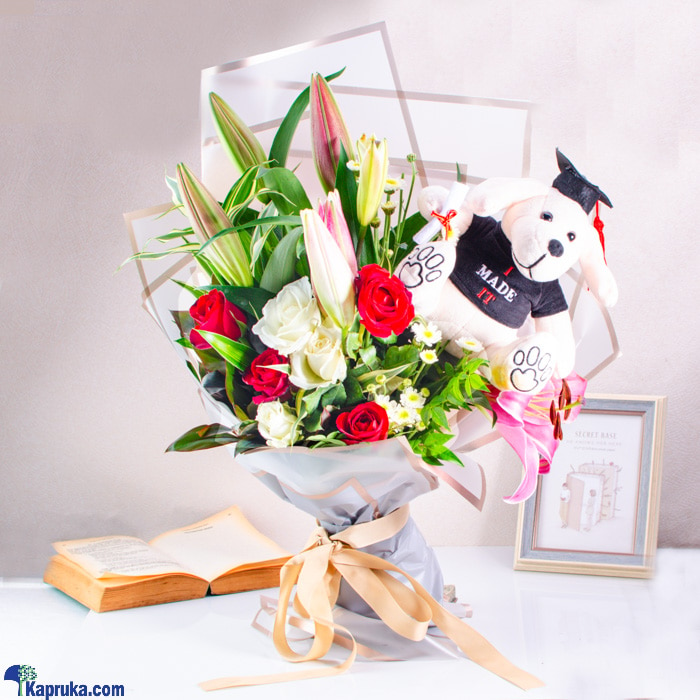 Graduate's Glory Blooms Bouquet Online at Kapruka | Product# flowers00T1477