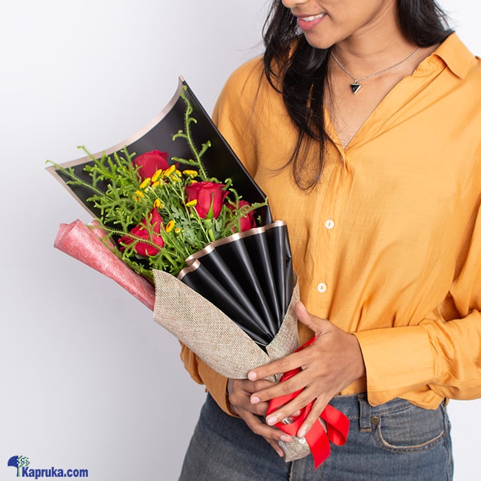 Love's Red Petal Trio Bouquet Online at Kapruka | Product# flowers00T1589
