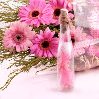 Kapruka roses in a customizable bottle service